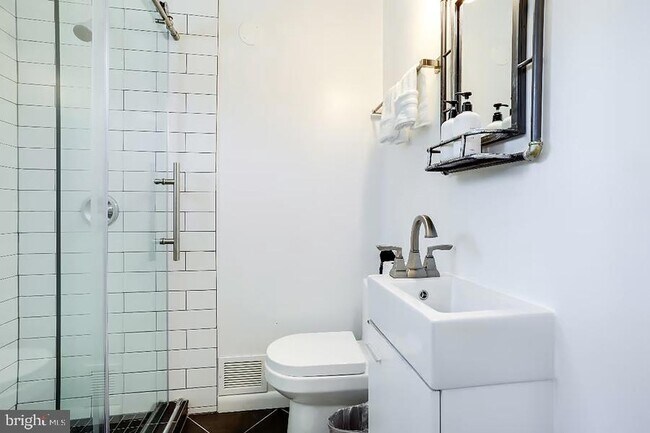 Building Photo - 9724 Admiralty Dr
