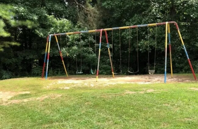 Building Photo - 106 Meadow St