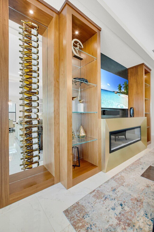 Building Photo - 17112 Aquavera Way