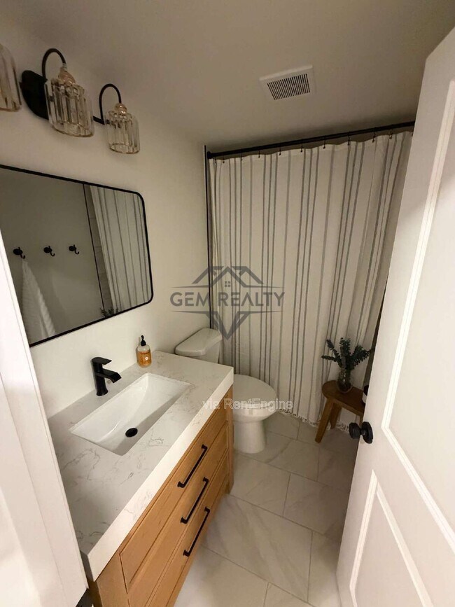 Building Photo - 7812 Bexley Ln