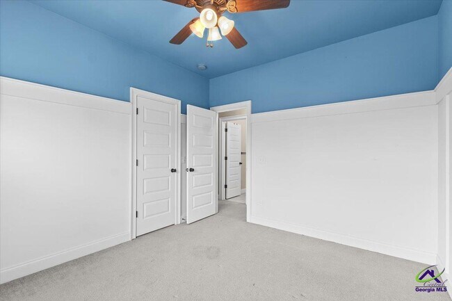 Building Photo - 300 Cheshire Dr