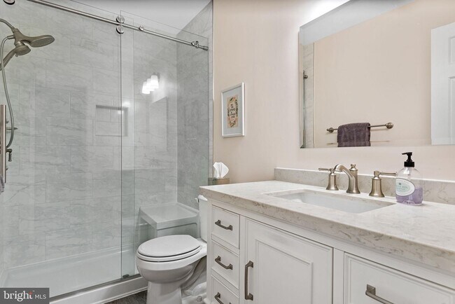 Building Photo - 1 Glenhurst Ct