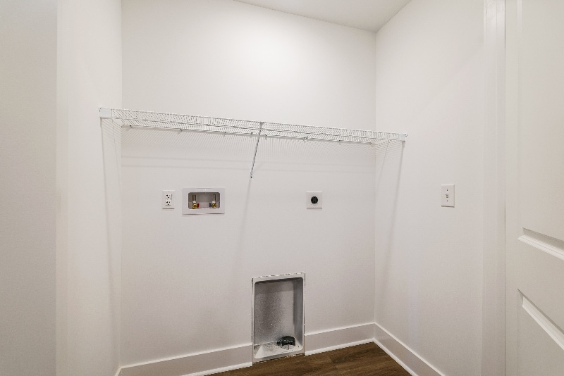 Building Photo - 13 Barnyard Cir