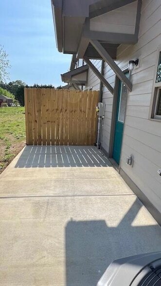 Building Photo - 2508 Villa Dr