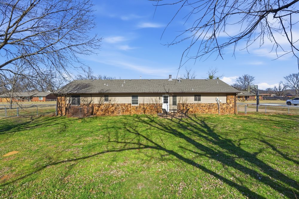 Spacious, fenced backyard - 14548 W 19th St S
