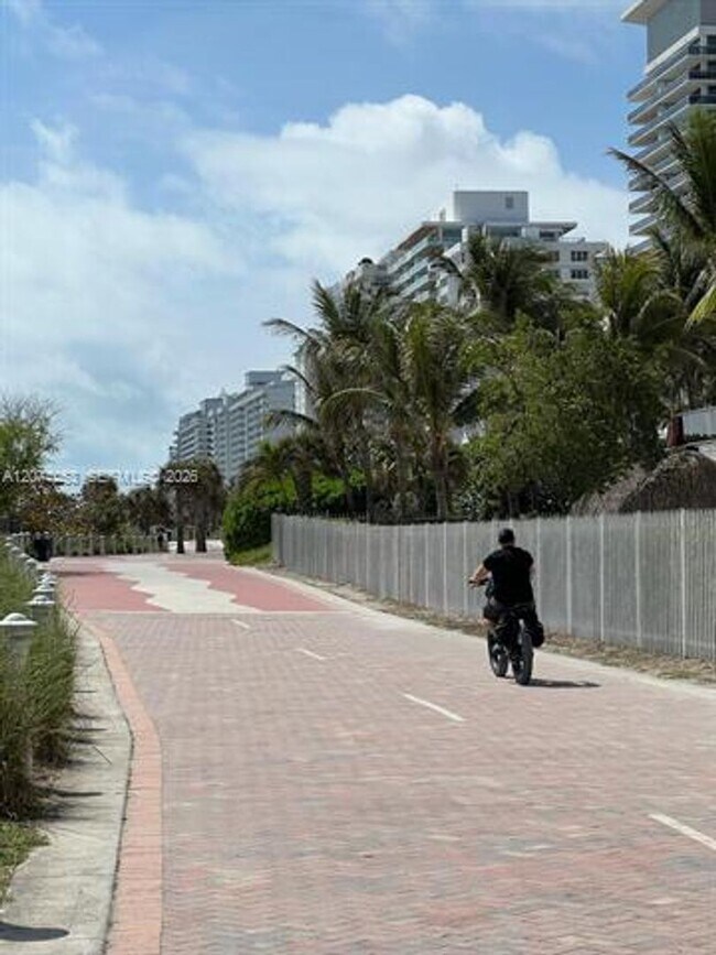 Building Photo - 6039 Collins Ave