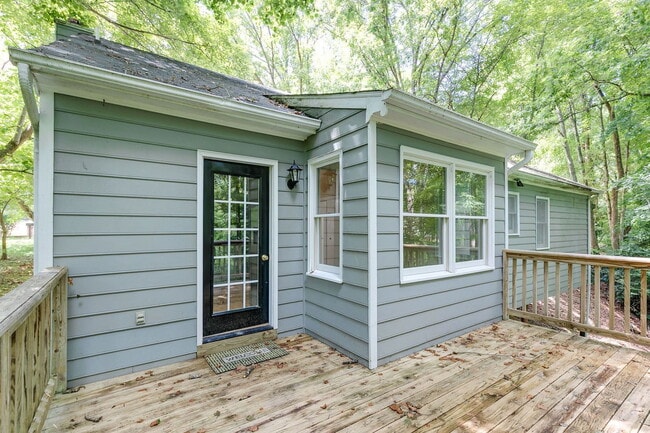 Building Photo - 2290 Greenfield Dr