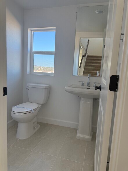 Building Photo - 424 Bunsen St