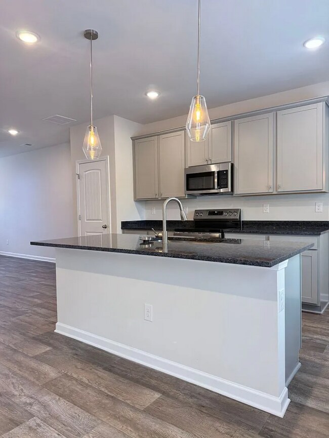 Building Photo - 3 Bed Townhome For Lease At The Hamlet At Wyndham