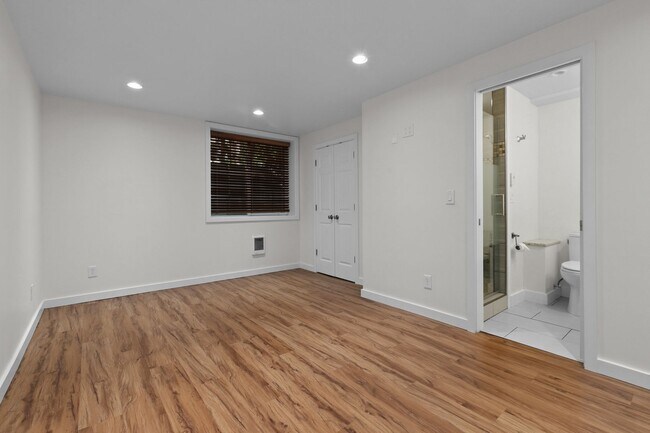 Building Photo - 3616 33rd Ave W