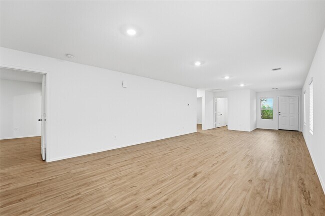 Building Photo - 213 Rustic Ridge Cir