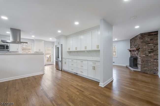 Building Photo - 6 Windsor Way