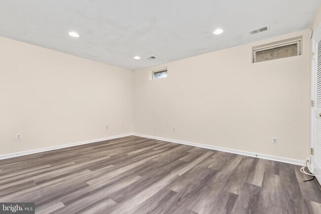 Building Photo - 313 Frontier Fort Ln