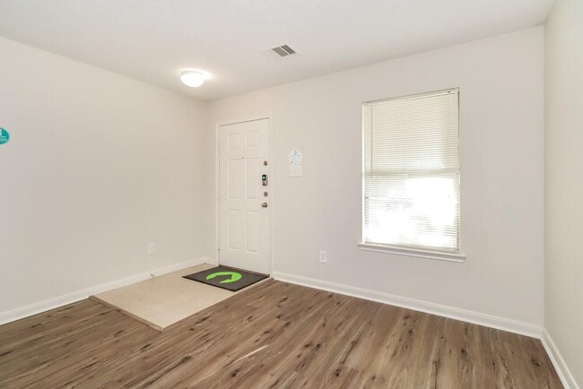 Building Photo - 16610 Cheshire Grove Ln