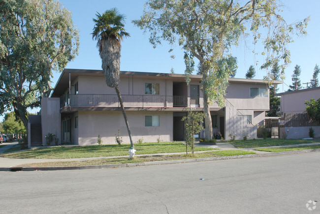 Building Photo - Carmel Plaza Apartments