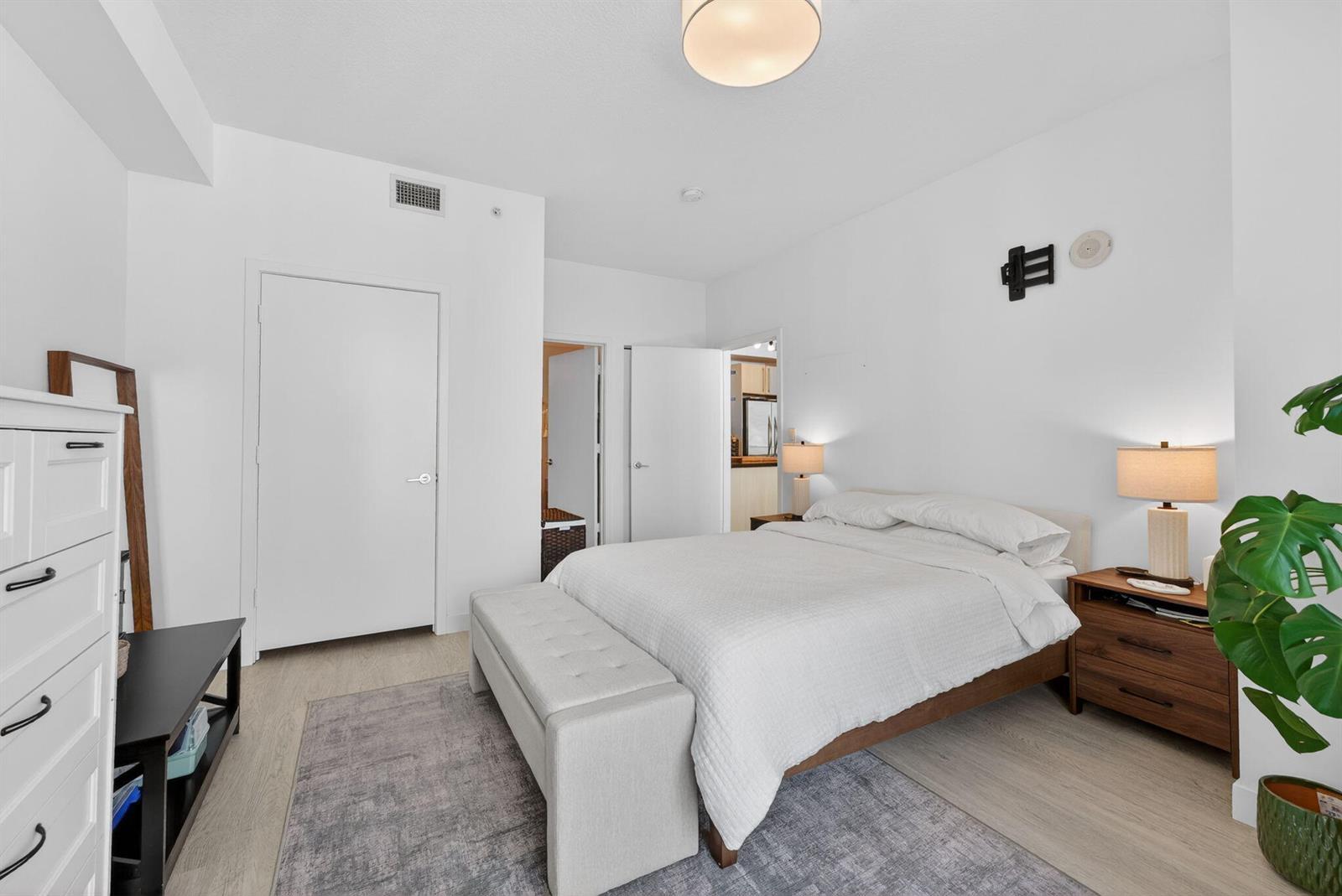 Building Photo - 1111 SW 1st Ave