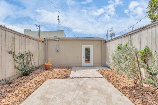 Building Photo - 3934 Roseland St