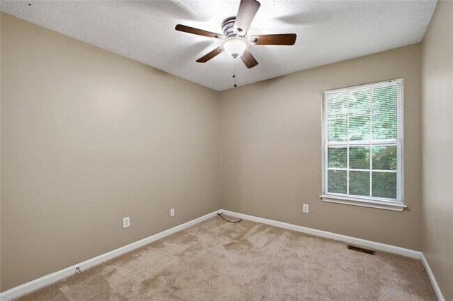 Building Photo - 800 Revena Dr