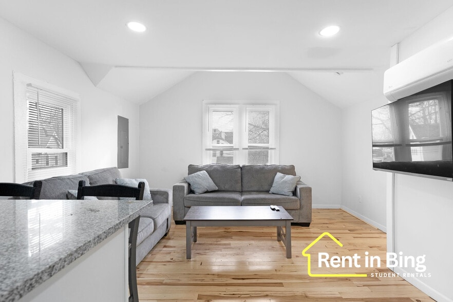 Building Photo - 38 Seminary Ave