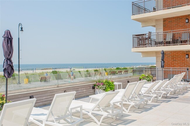 Building Photo - 230 W Broadway