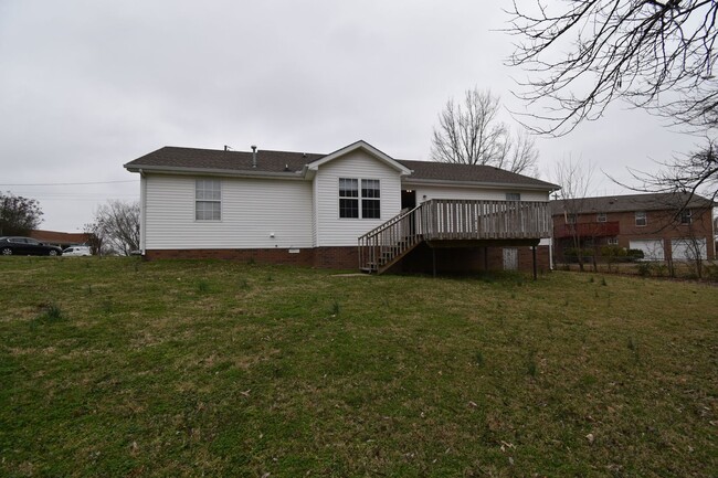 Building Photo - 3 Bedroom 2 Bath Home For Rent!