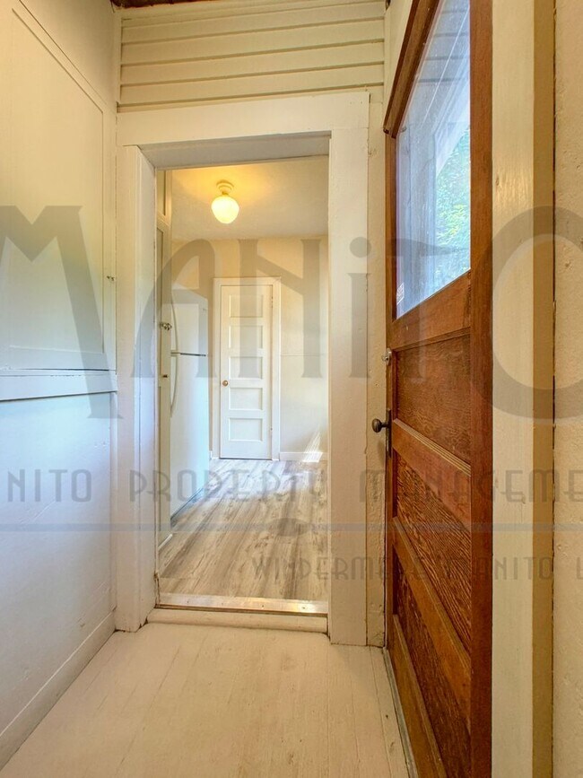 Building Photo - *COMING SOON* Vintage Craftsman In Prime L...