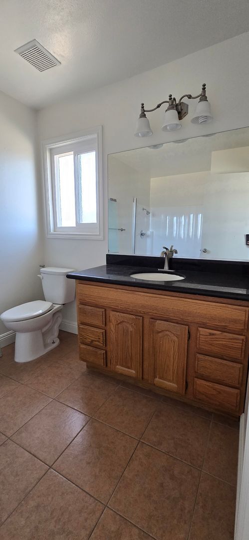 Building Photo - Centrally Located Redlands Townhome