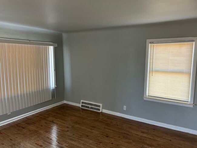 Building Photo - 2669 Electric- 3 BEDS & 2 BATH FOR RENT!