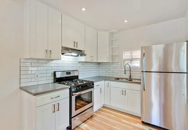 Building Photo - 654 Amador St