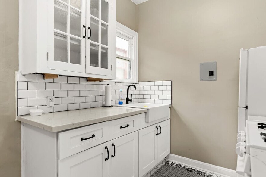 Building Photo - 203 W Magnolia Ave