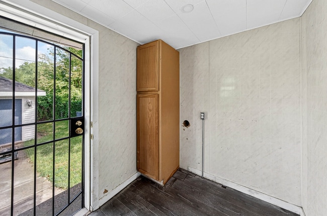 Building Photo - 1303 Sorin St