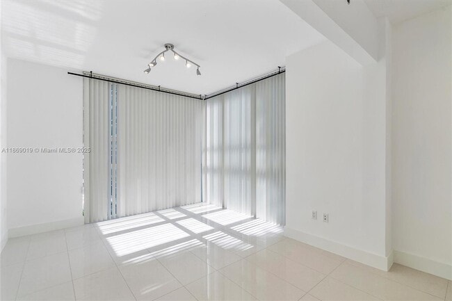 Building Photo - 951 Brickell Ave