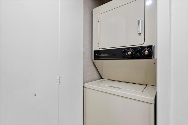 Building Photo - 3500 Galt Ocean Dr
