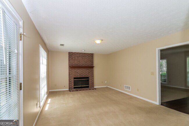 Building Photo - 2885 Summit View Ct
