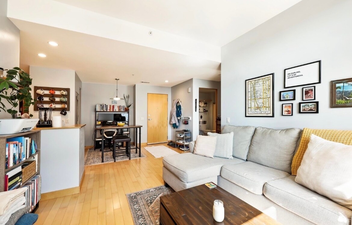 Building Photo - 309 W Washington Ave