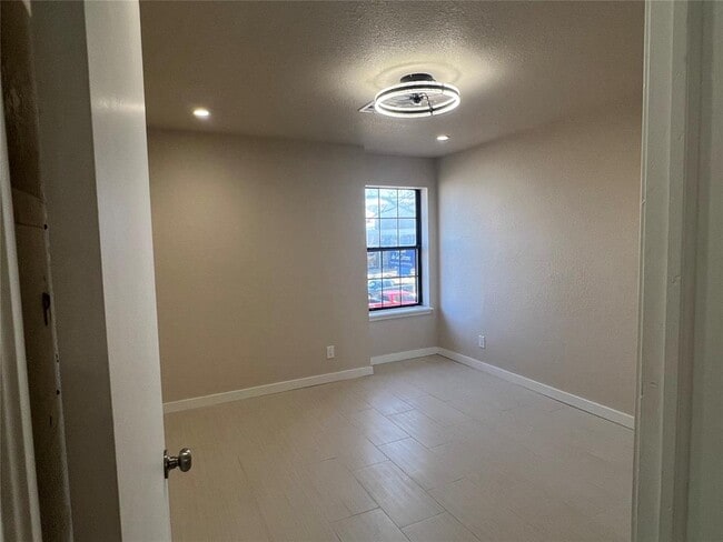 Building Photo - 14405 N Pennsylvania Ave