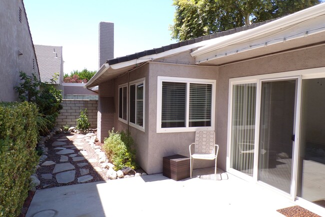 Building Photo - 2 BR 2 BA Condo in Loma Linda. Walk to the...