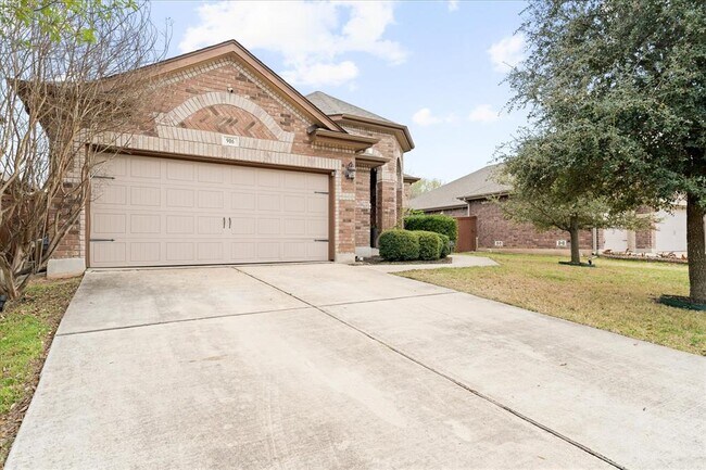 Building Photo - 916 Easton Dr