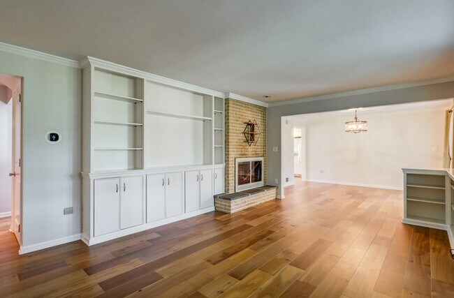 Building Photo - 1827 Larchmont Ln