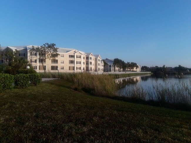 Building Photo - 2890 N Oakland Forest Dr