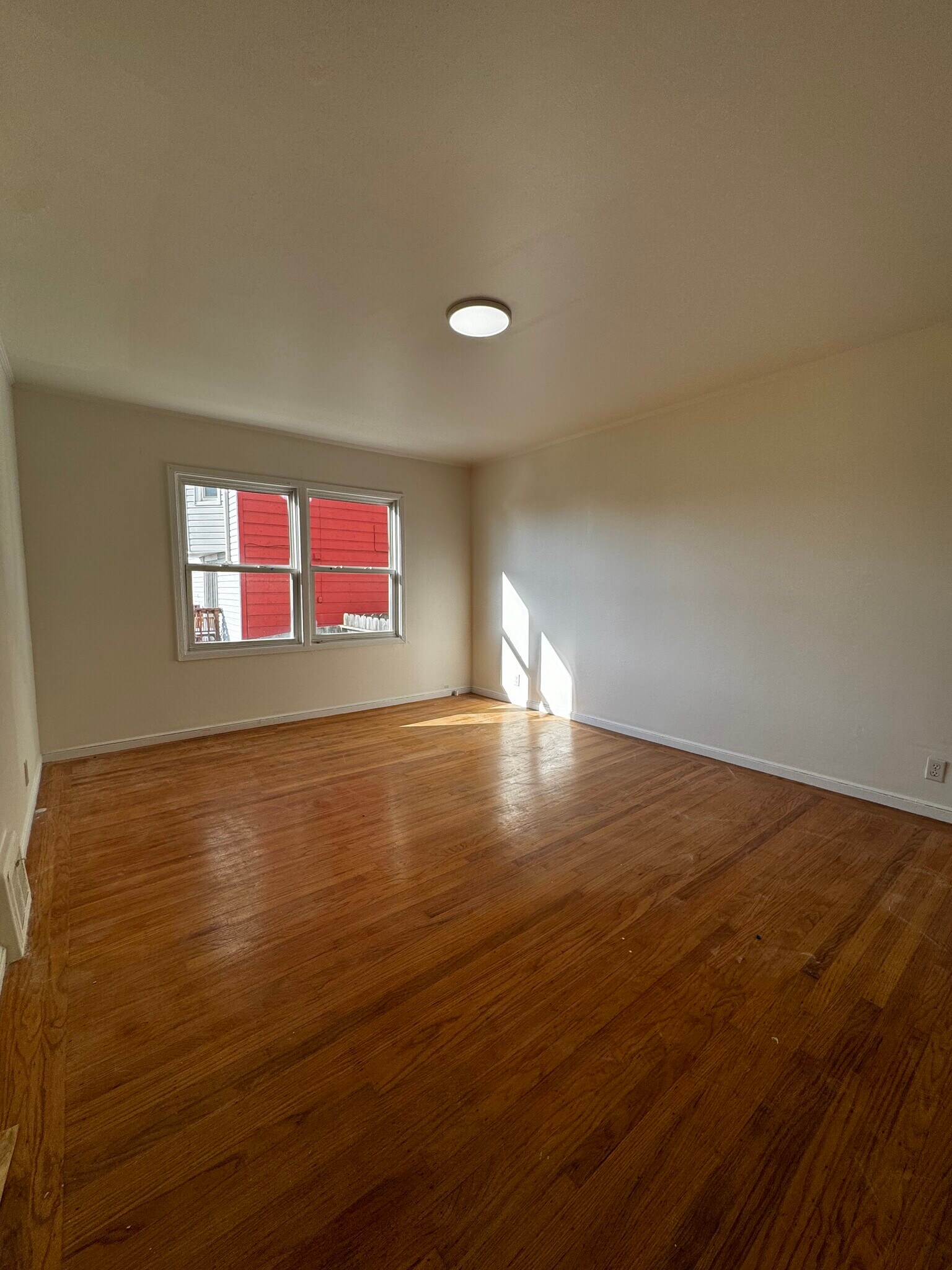 Building Photo - 509 44th Ave