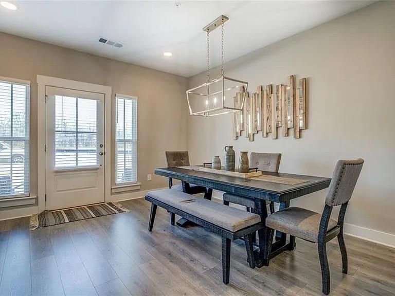 Building Photo - 1840 Eastmore Ave