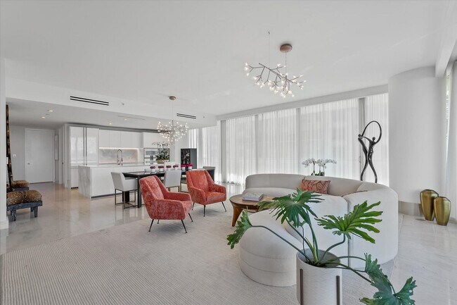 Building Photo - 10201 Collins Ave