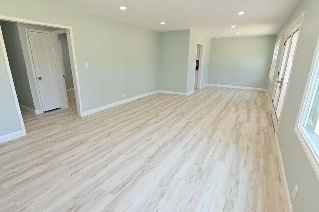 Building Photo - 116 Pleasant Ridge Ave