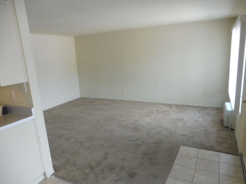 Building Photo - 2613 Andover Ave