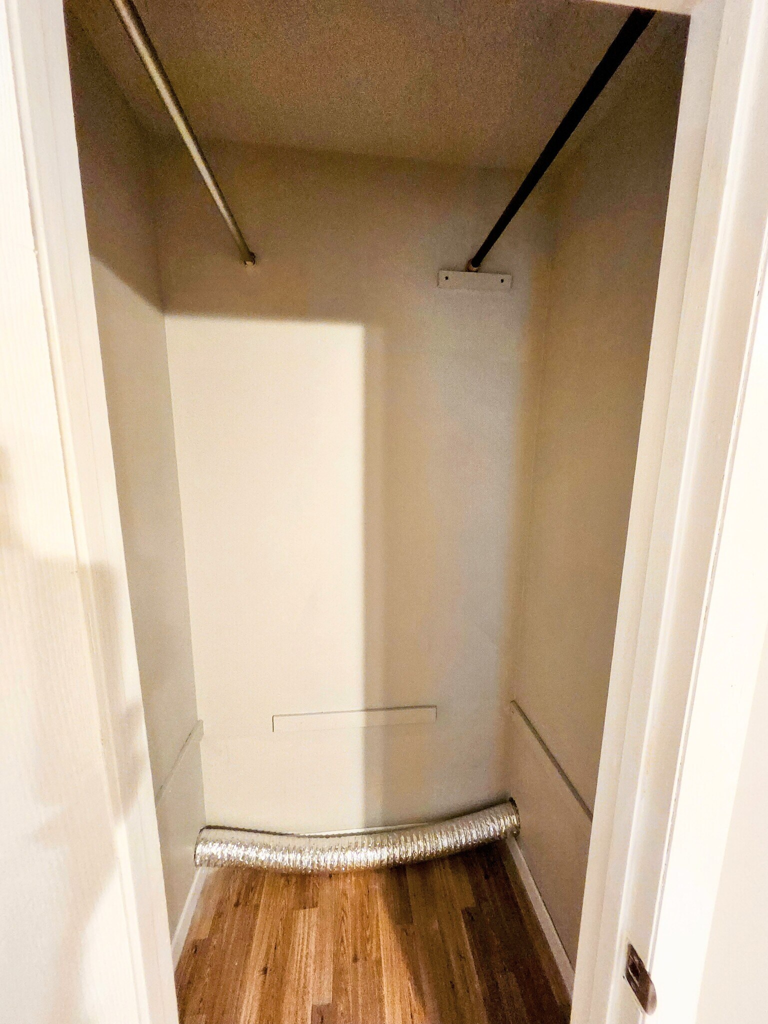 Building Photo - 5230 Beach Dr