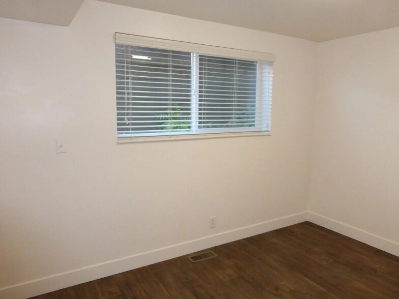 Building Photo - 475 Wall St