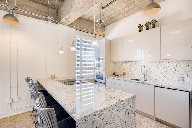 Building Photo - 710 Colorado St