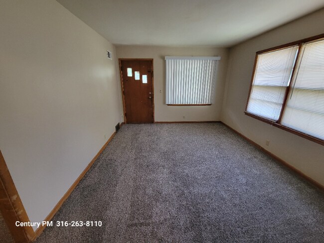 Building Photo - 244 N Fern St