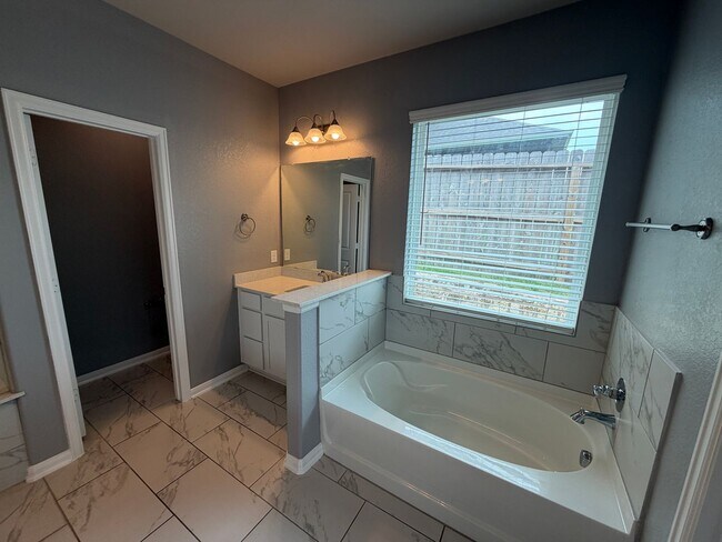 Building Photo - 3923 Gervasi